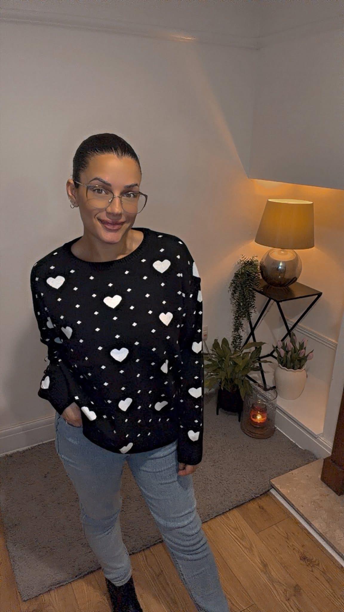 BLACK AND WHITE HEART DETAILED JUMPER