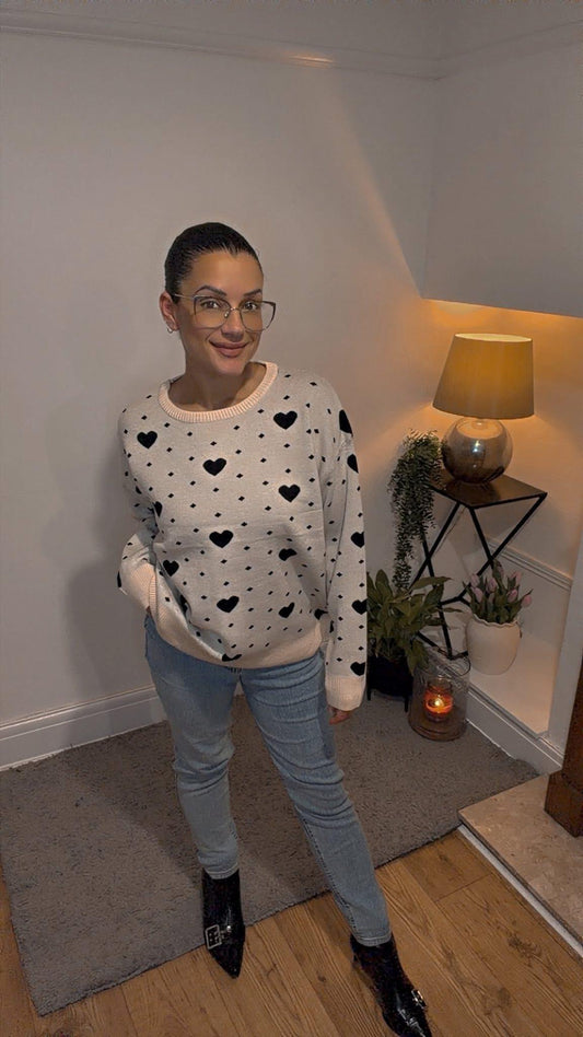 CREAM AND BLACK HEART DETAILED JUMPER