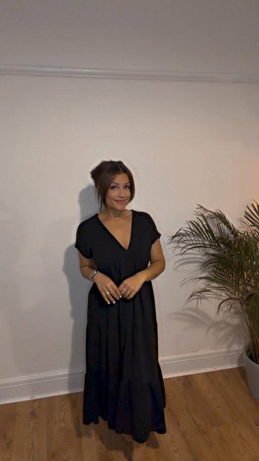 BLACK PLEATED MAXI DRESS